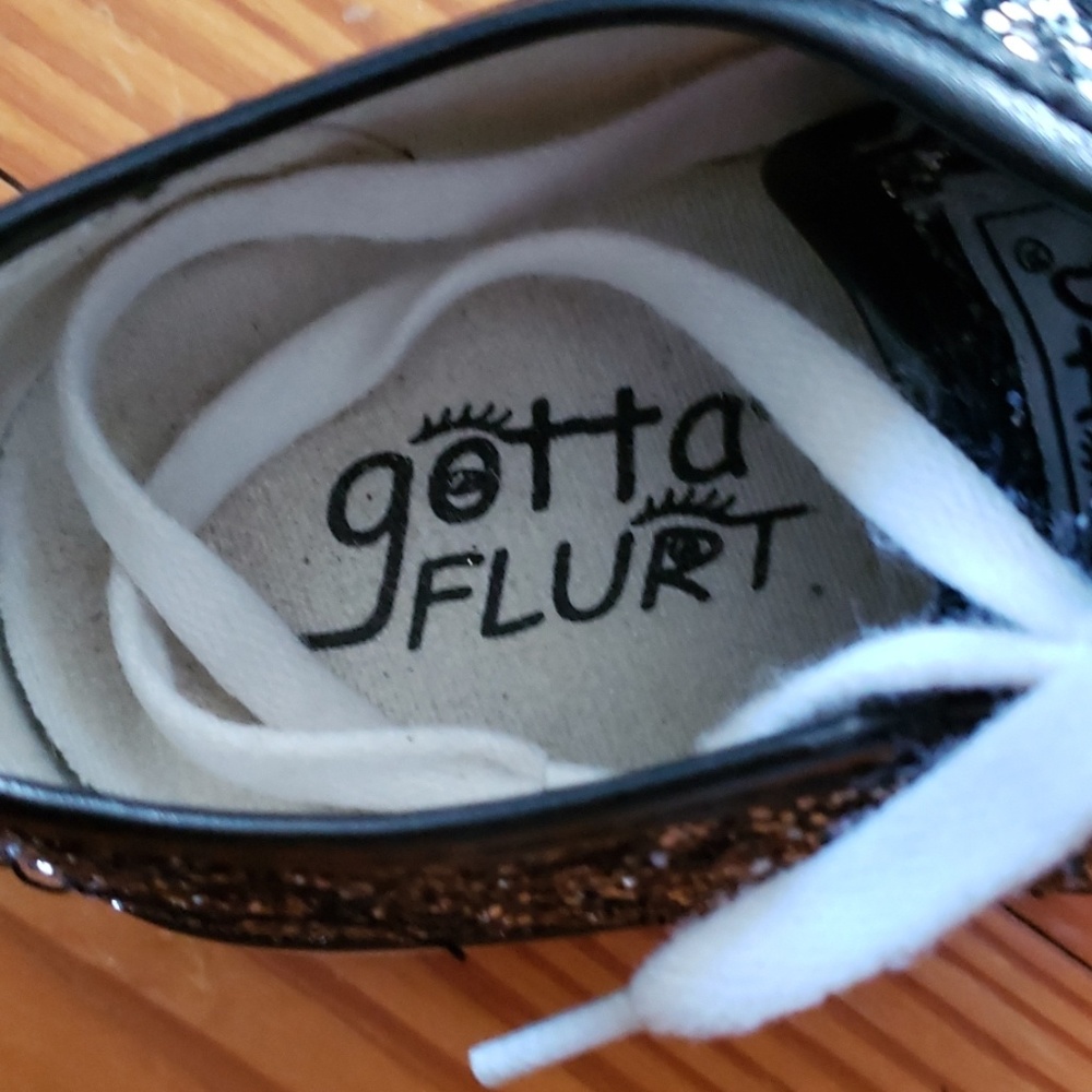 "GOTTA FLURT" GLITTER$TRENDY SNEAKERS🌼 - Picture 6 of 8